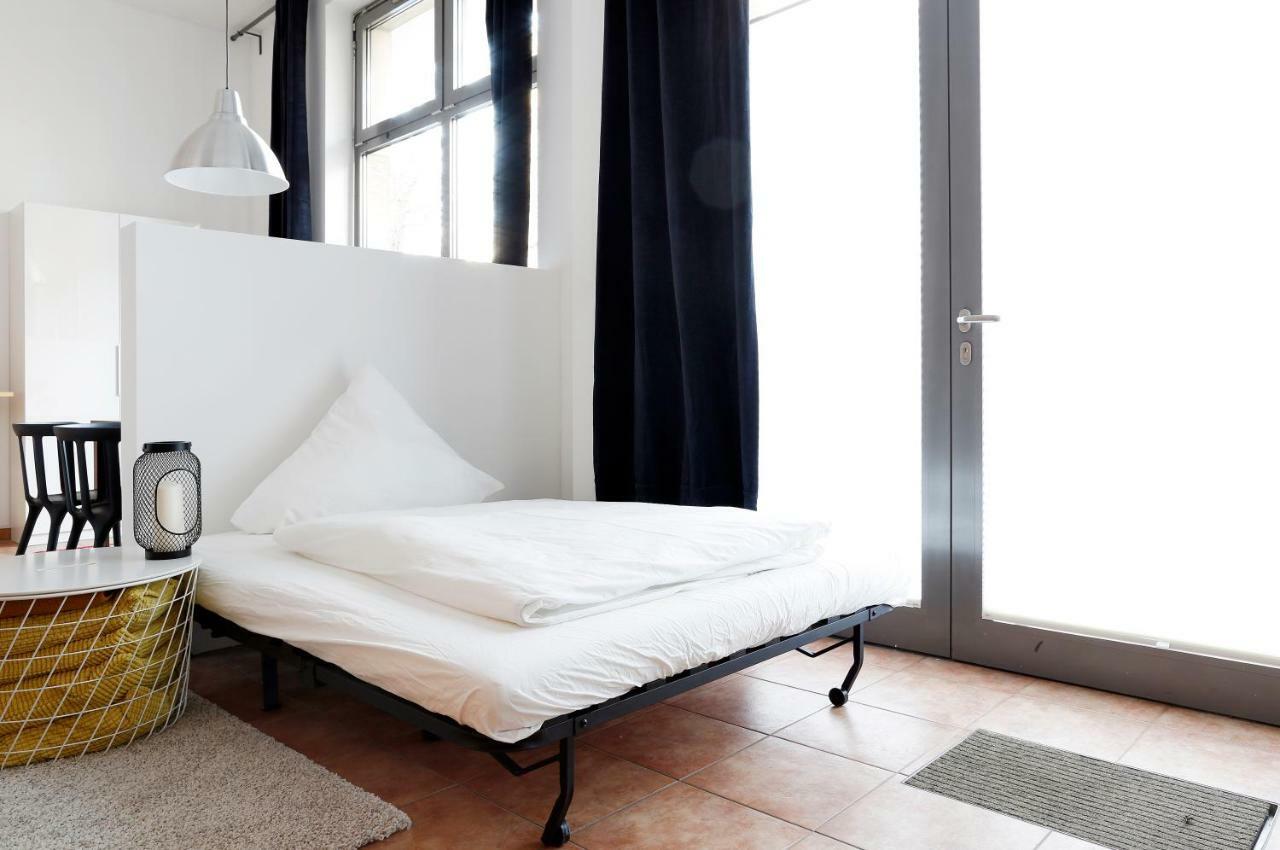 Swine By Rockchair Apartments L Superhost Status L Cozy Family & Business Flair In City Center "Mitte" Modern Studio Boxspringbed Welcomes You! Berlin Dış mekan fotoğraf