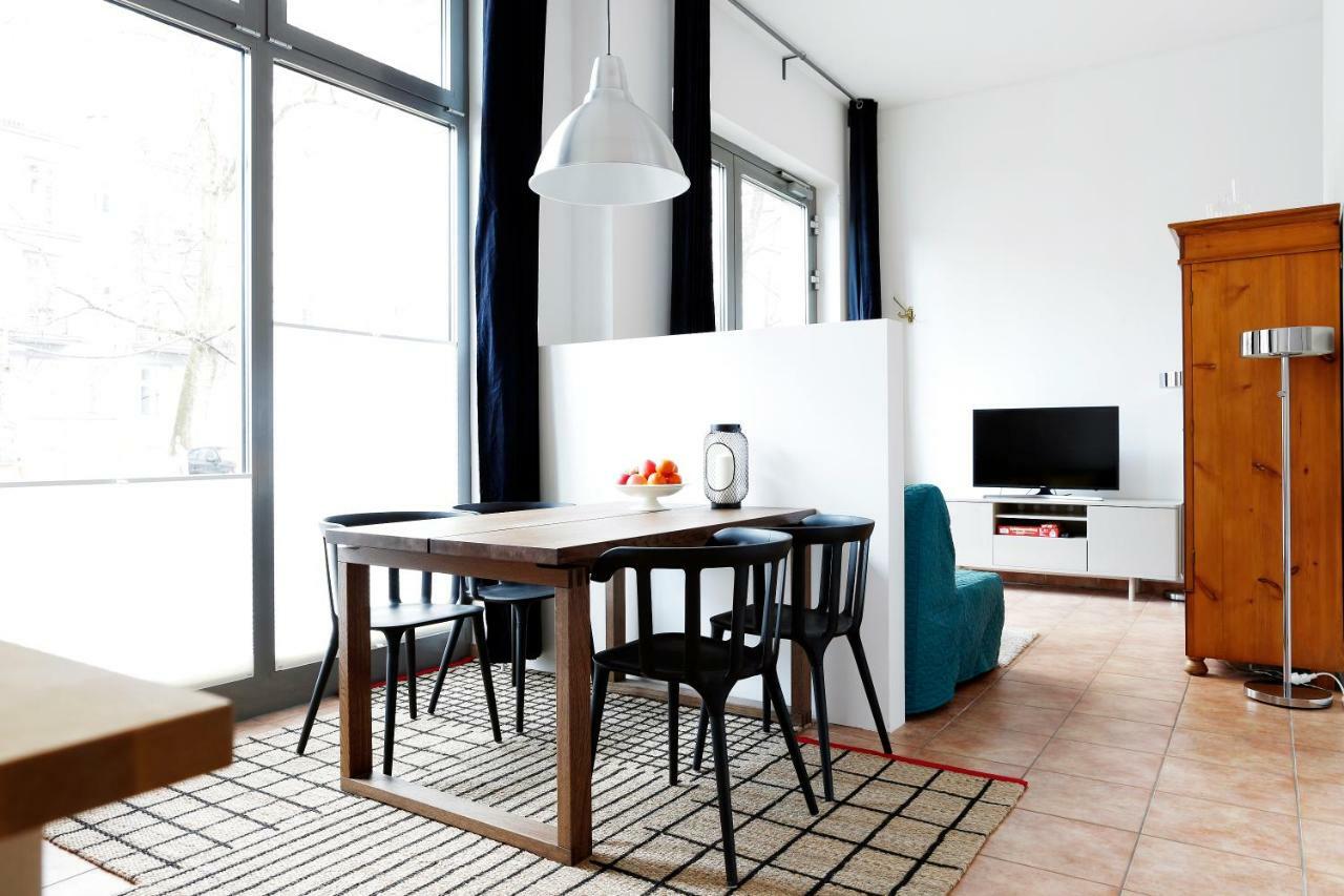 Swine By Rockchair Apartments L Superhost Status L Cozy Family & Business Flair In City Center "Mitte" Modern Studio Boxspringbed Welcomes You! Berlin Dış mekan fotoğraf
