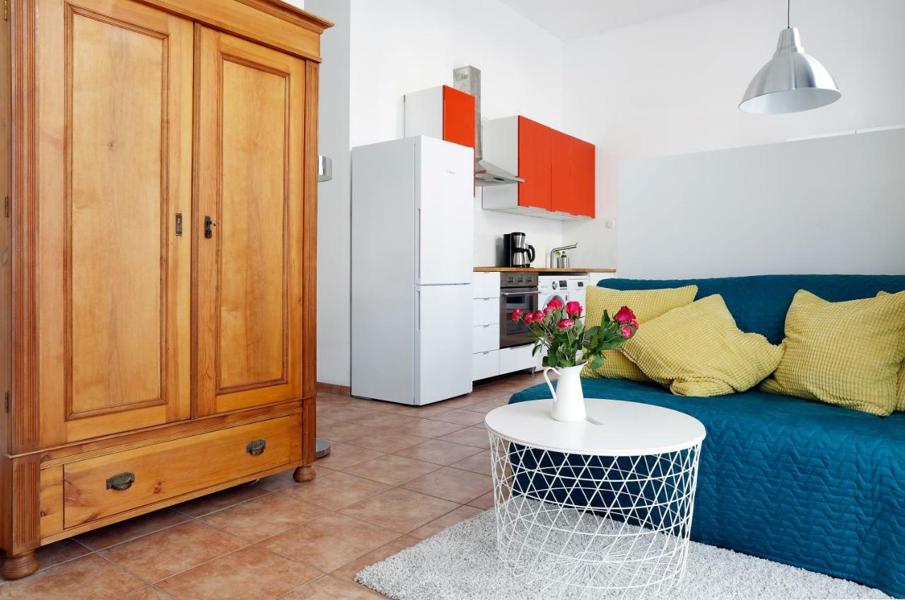 Swine By Rockchair Apartments L Superhost Status L Cozy Family & Business Flair In City Center "Mitte" Modern Studio Boxspringbed Welcomes You! Berlin Dış mekan fotoğraf